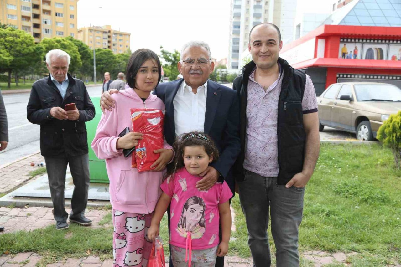 Başkan Büyükkılıç’a mahalle ziyaretlerinde yoğun ilgi