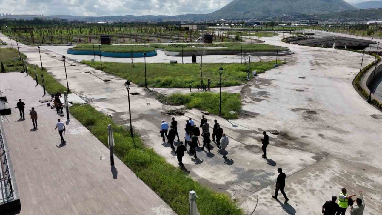 Vali Çiçek Ve Başkan Büyükkılıç, Recep Tayyip Erdoğan Millet Bahçesi’ni inceledi