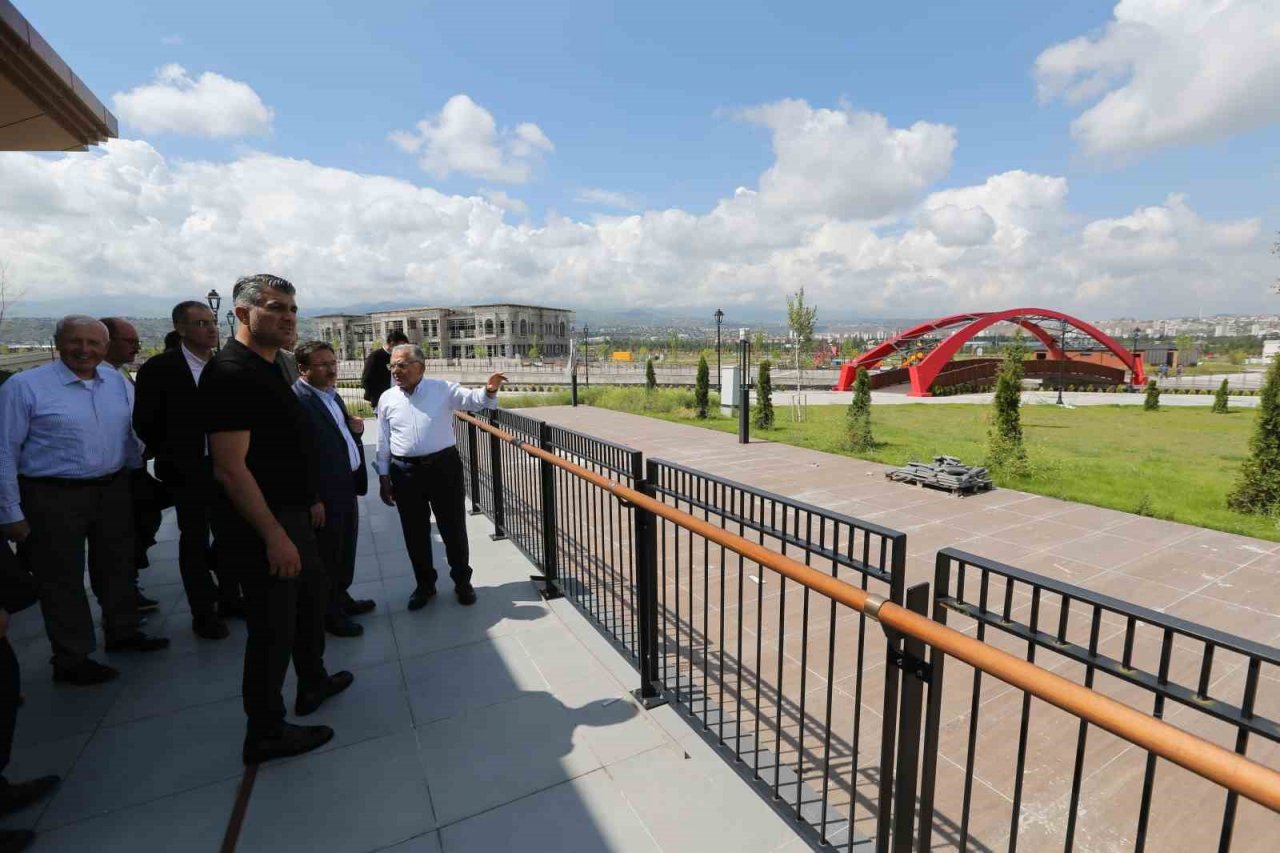 Vali Çiçek Ve Başkan Büyükkılıç, Recep Tayyip Erdoğan Millet Bahçesi’ni inceledi