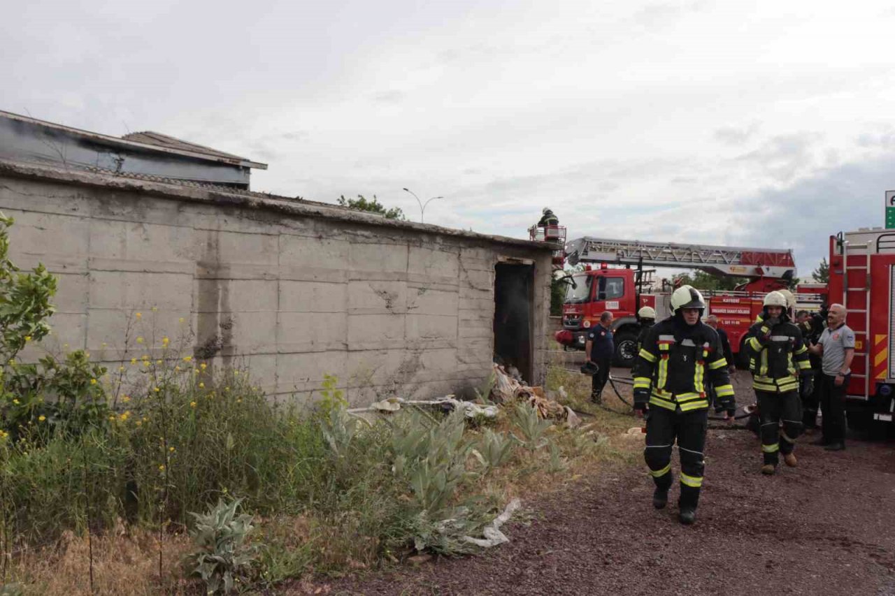 Kayseri’de fabrika yangını 1 saatte söndürüldü