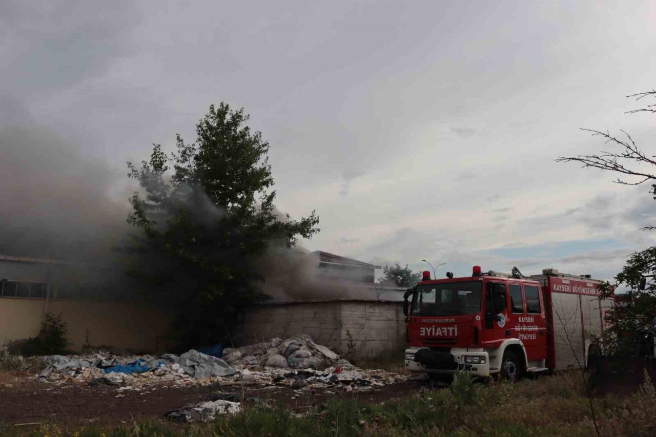 Kayseri’de fabrika yangını 1 saatte söndürüldü