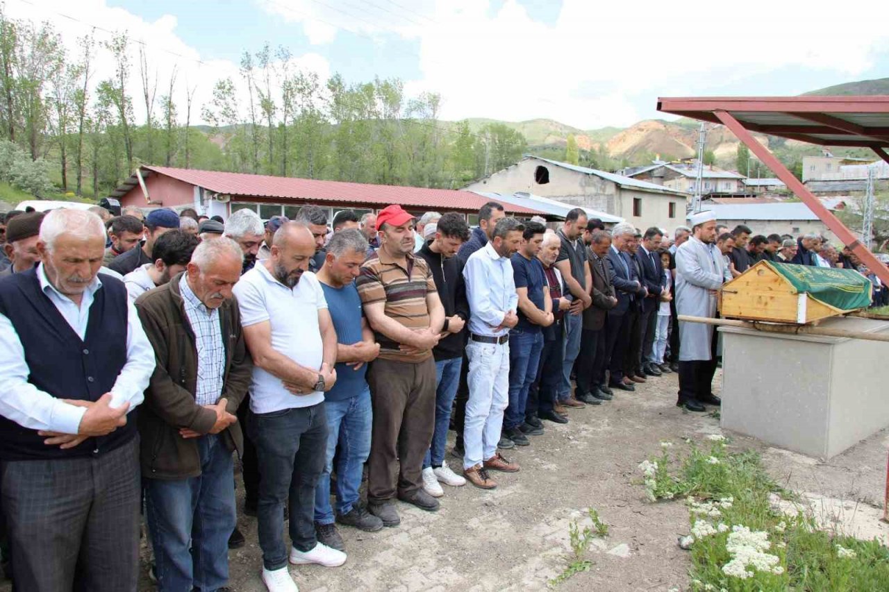 Kazada hayatını kaybeden bisiklet sürücüsü son yolculuğuna uğurlandı