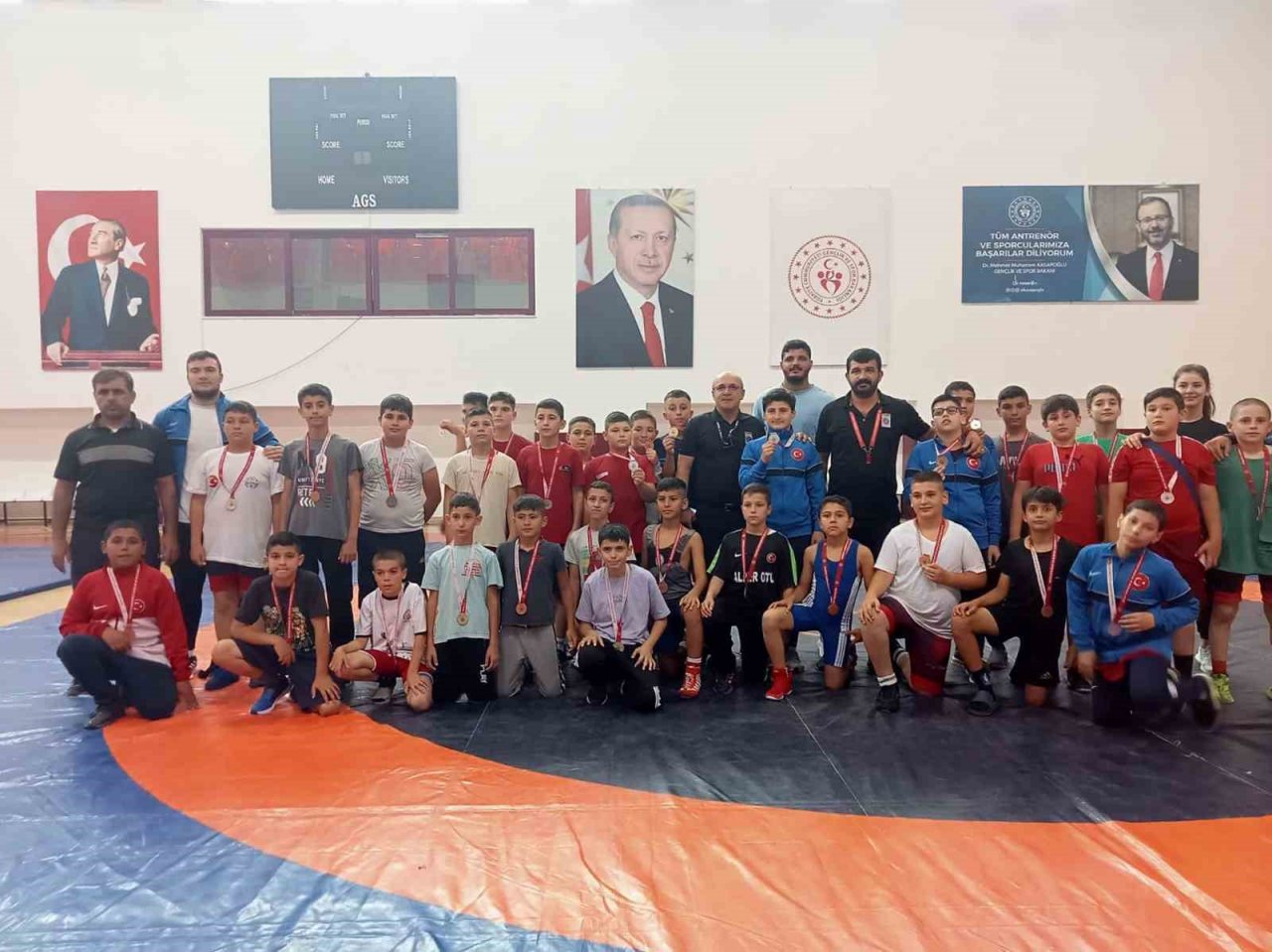 Döşemealtı pehlivanları kürsüden inmedi