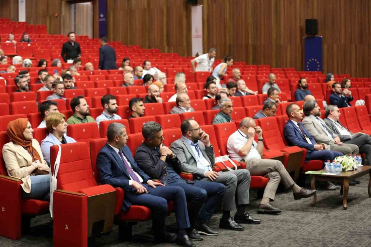 Kocaeli’nin sürdürülebilir kentsel ulaşım planı için kollar sıvandı