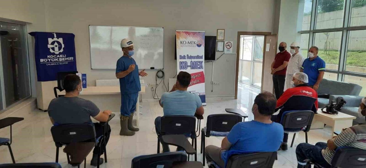 İslami usullere uygun kurban kesimi için eğitim veriliyor