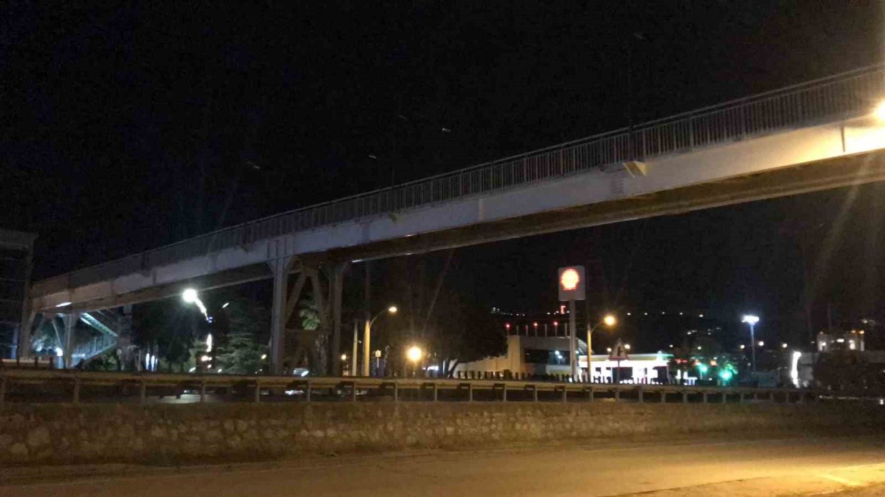 Elektrik akımına kapılan işçi yürekleri ağza getirdi