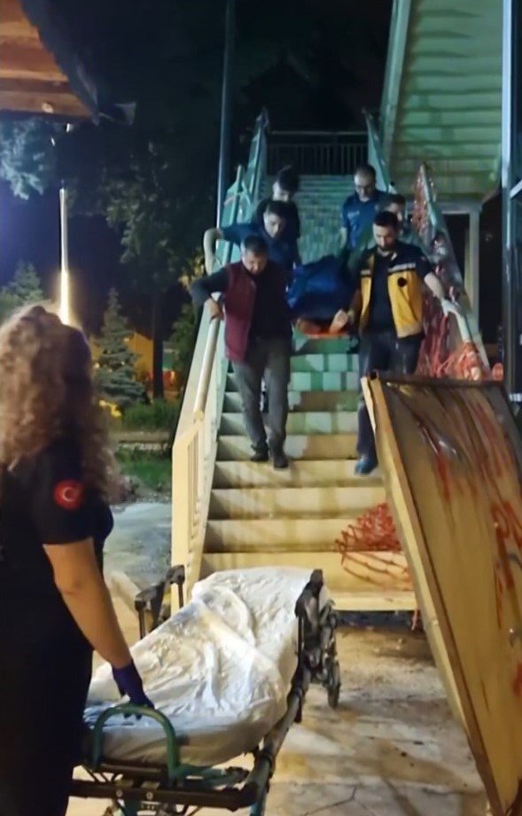 Elektrik akımına kapılan işçi yürekleri ağza getirdi