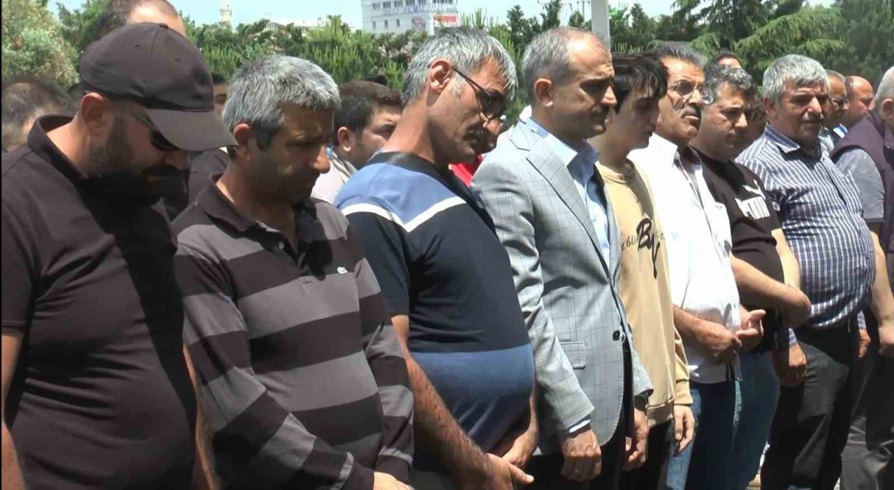 Denizde boğulan üniversite öğrencisi son yolculuğuna uğurlandı