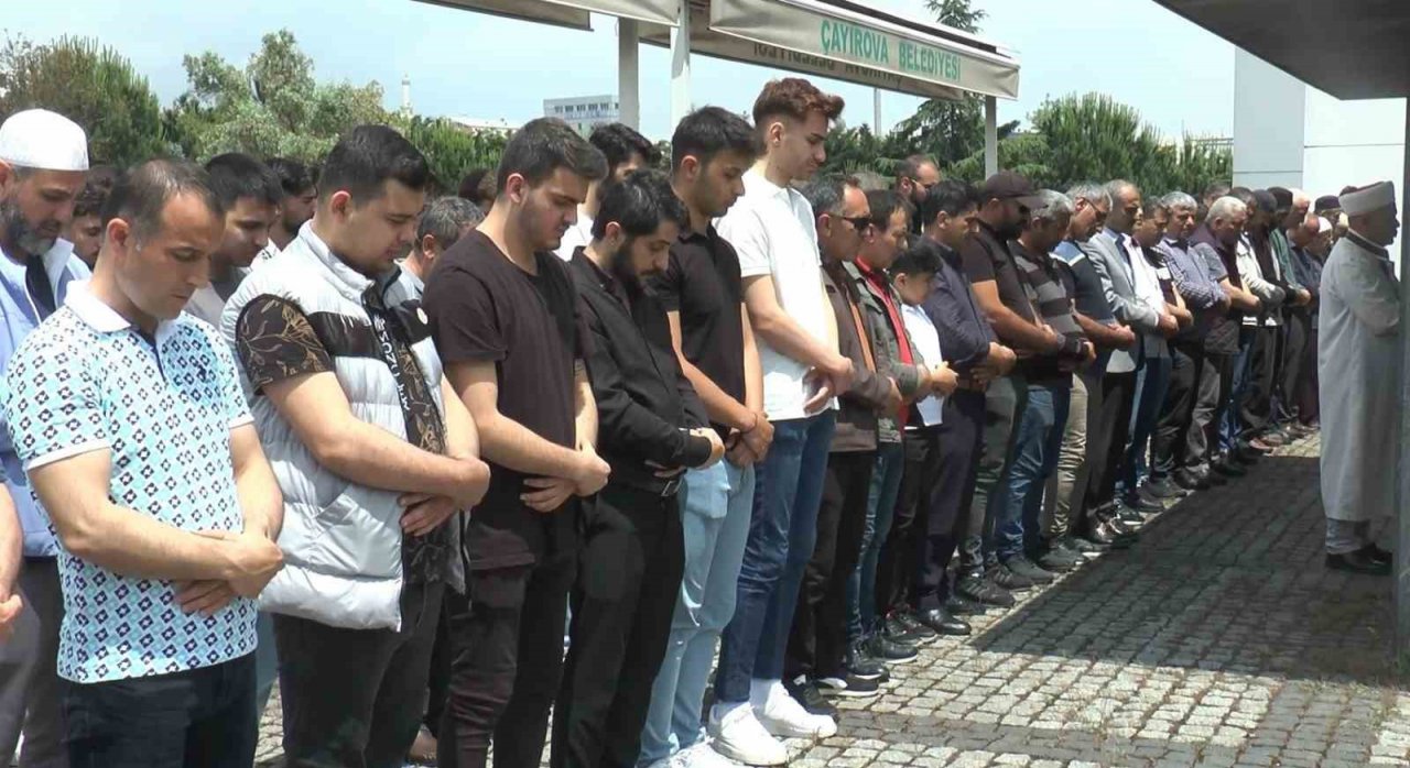 Denizde boğulan üniversite öğrencisi son yolculuğuna uğurlandı