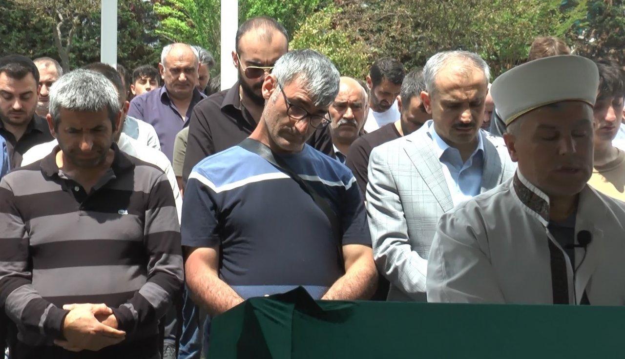 Denizde boğulan üniversite öğrencisi son yolculuğuna uğurlandı