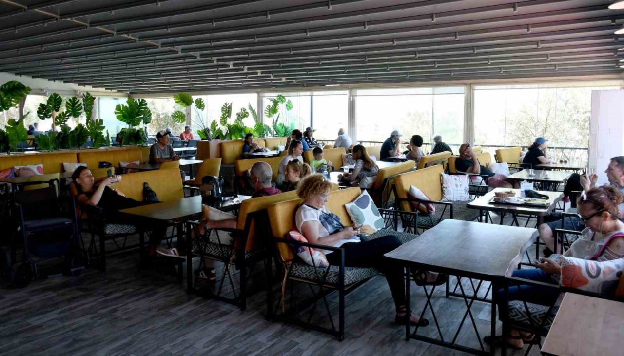 Kuşadası’nda Arya Tesisleri vatandaşaların vazgeçilmezi