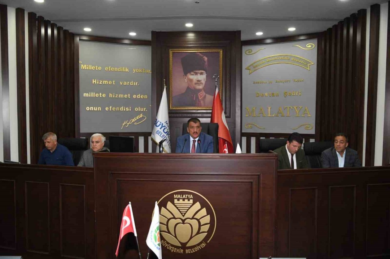 Kültür ve Turizm Bakanı Mehmet Nuri Ersoy’a Malatya’da Fahri Hemşerilik Beratı