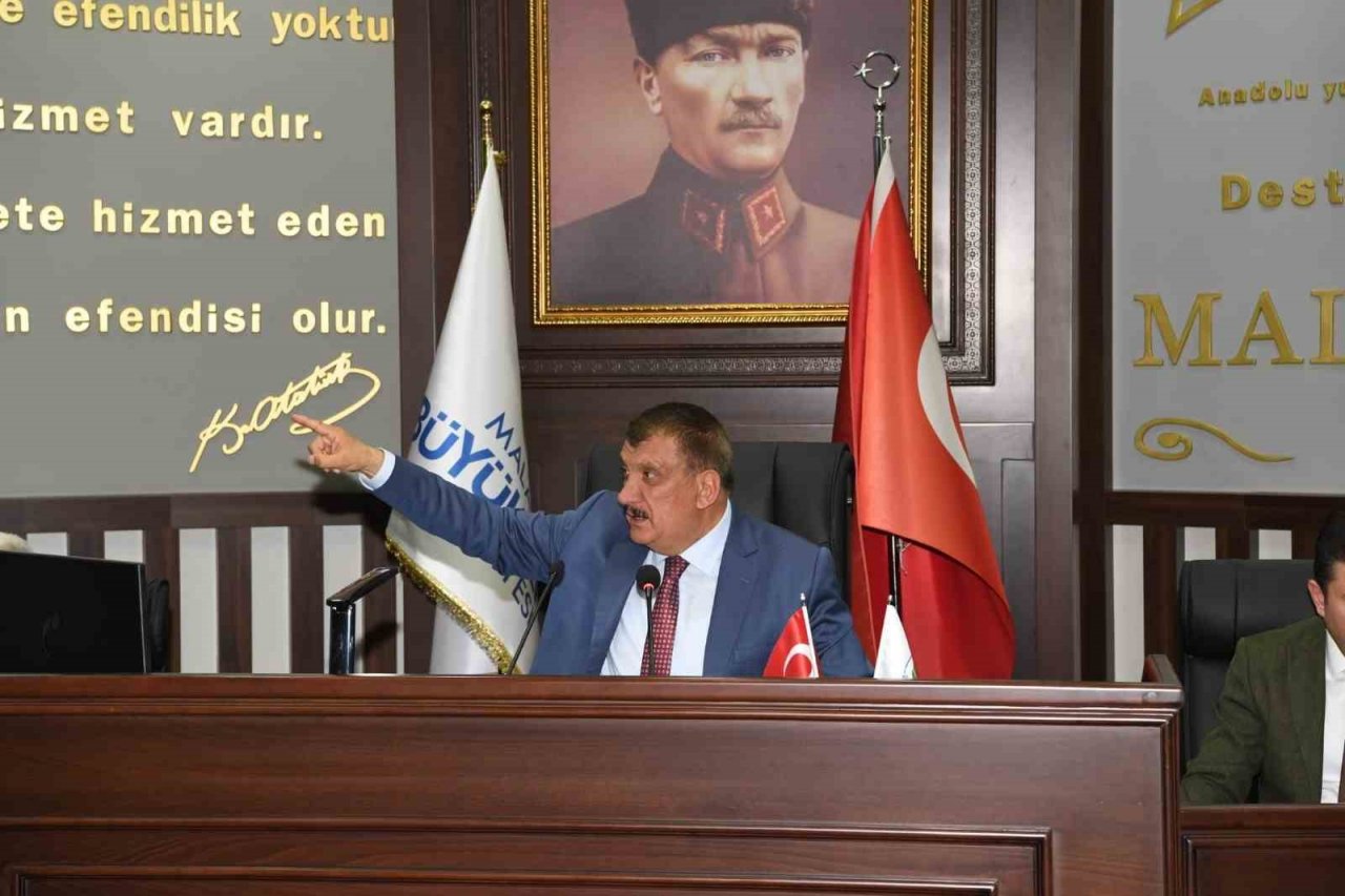 Kültür ve Turizm Bakanı Mehmet Nuri Ersoy’a Malatya’da Fahri Hemşerilik Beratı