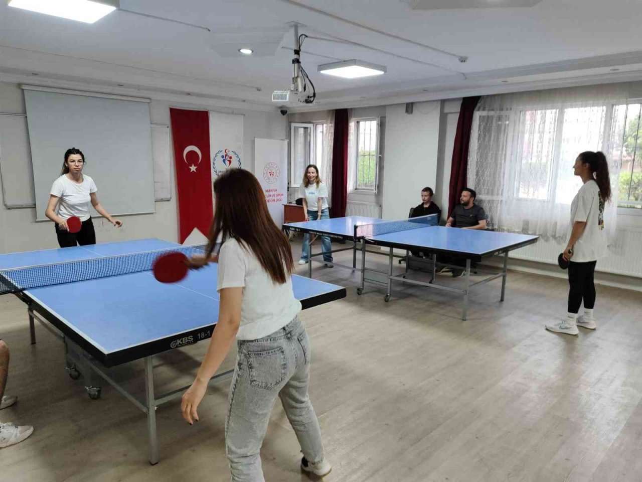 Sarıgöl’de masa tenisi turnuvası büyük ilgi gördü