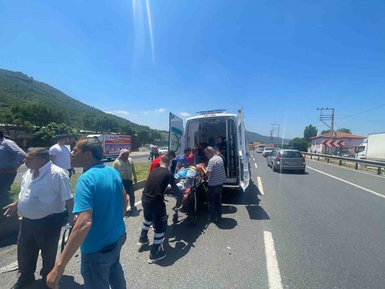 Turgutlu’da zincirleme kaza: 2’si çocuk 5 yaralı