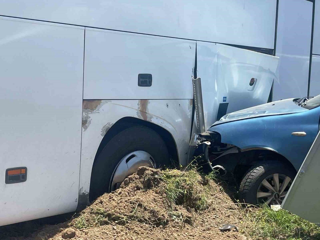 Turgutlu’da zincirleme kaza: 2’si çocuk 5 yaralı