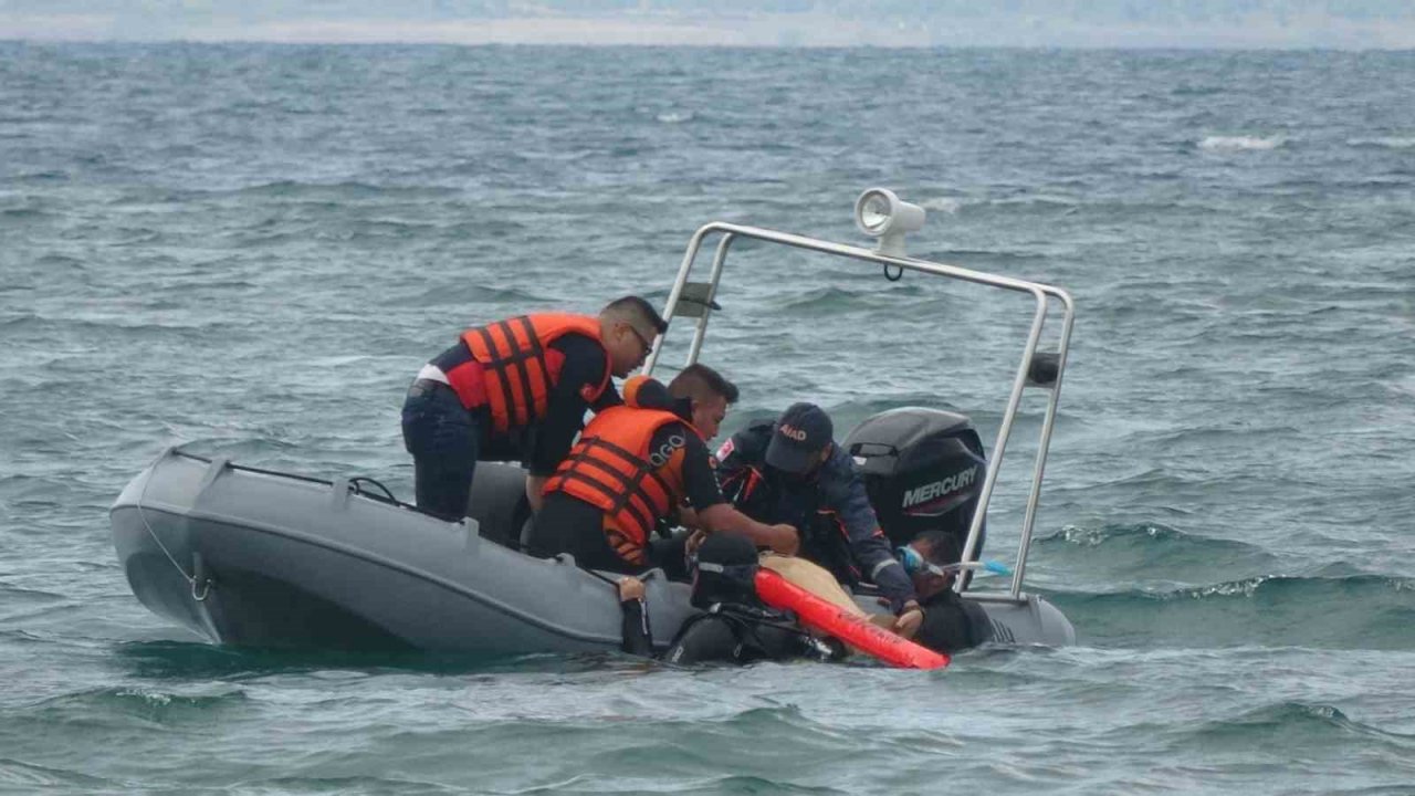 Dünyaca ünlü Salda Gölü’nde su altı arama kurtarma tatbikatı