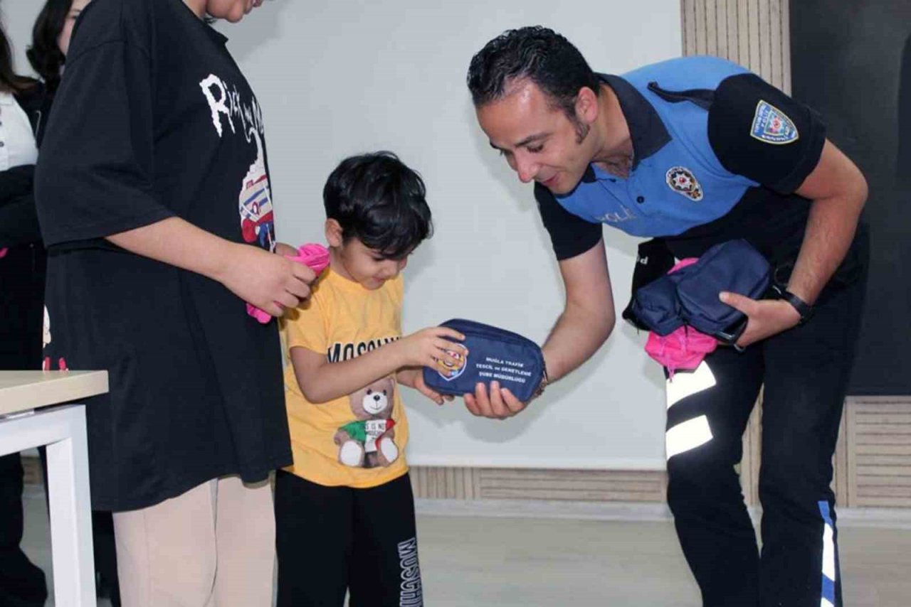 Trafik Tescil ve Toplum Destekli Polislerden bilgilendirme