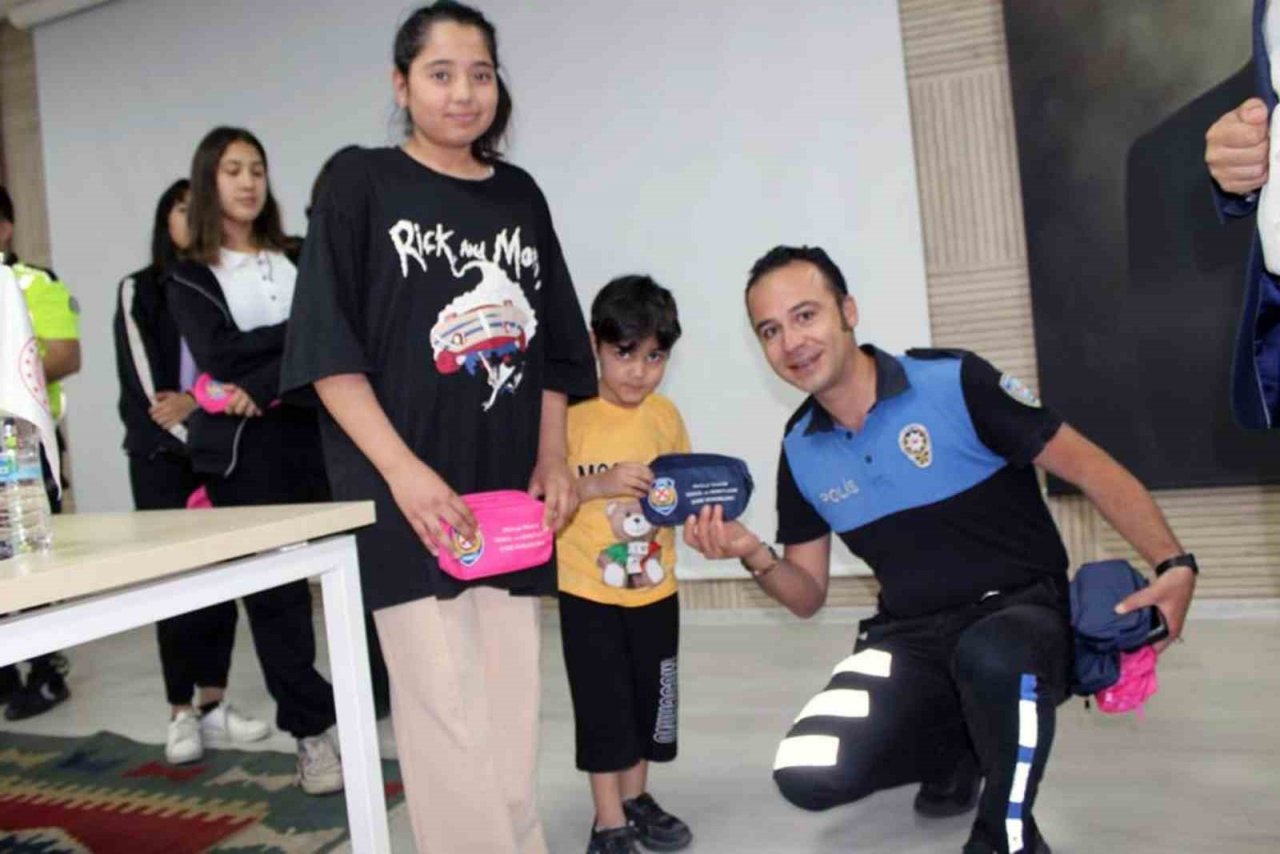 Trafik Tescil ve Toplum Destekli Polislerden bilgilendirme