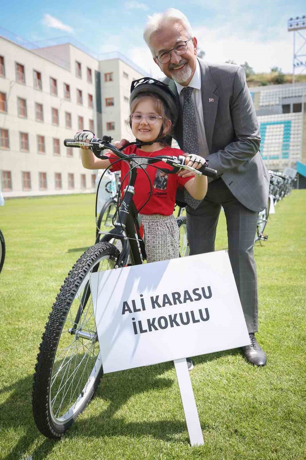 Nilüfer Belediyesi’nden en çalışkan öğrencilere bisiklet ödülü