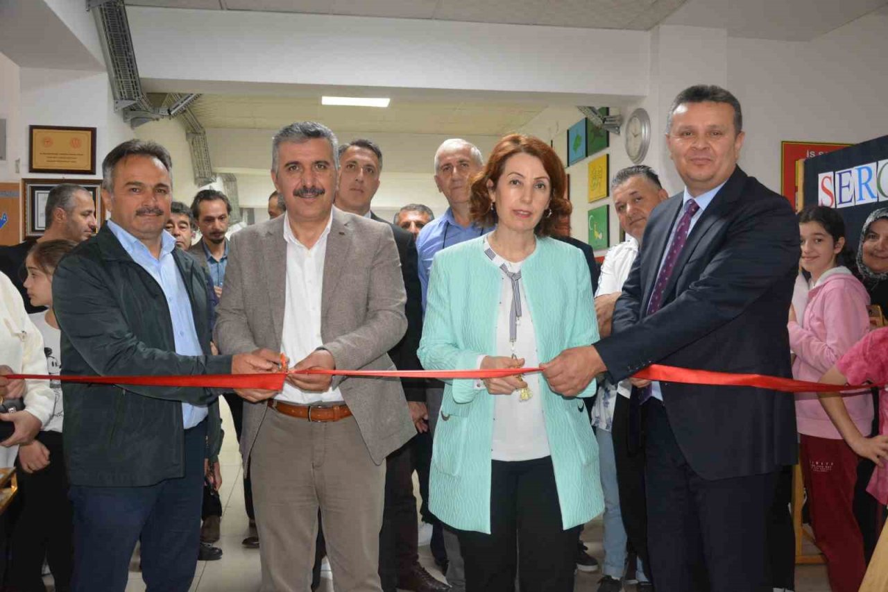 Ortaokul öğrencilerden 300 adet görsel eser