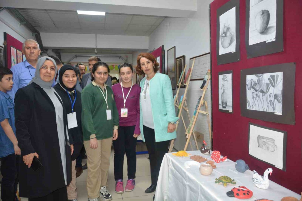 Ortaokul öğrencilerden 300 adet görsel eser