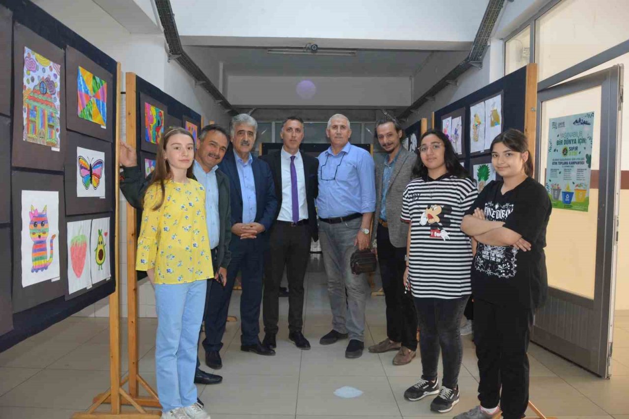 Ortaokul öğrencilerden 300 adet görsel eser