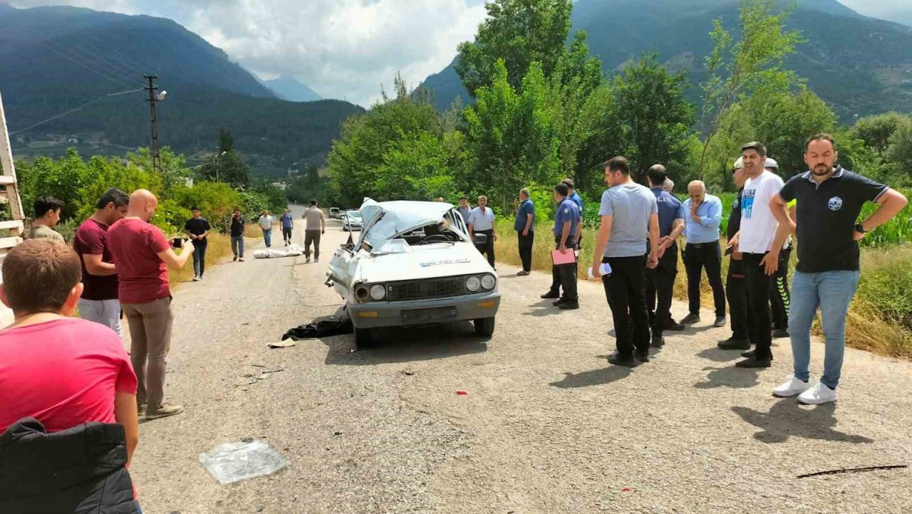 Bayram alışverişine giden kardeşleri kaza ayırdı: 1 ölü,3 yaralı