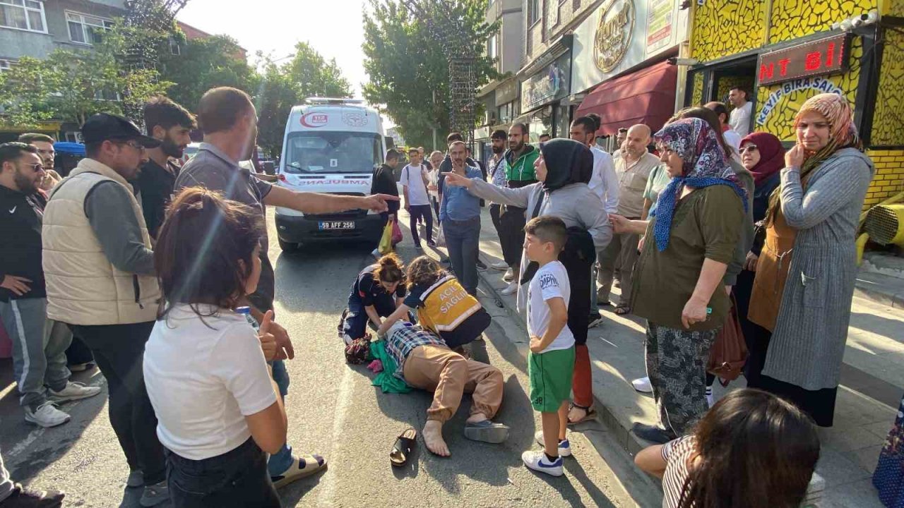 Sahibinin zapt edemediği atın ters yönde 4 nala koşarken yayaya çarptığı anlar kameraya yansıdı