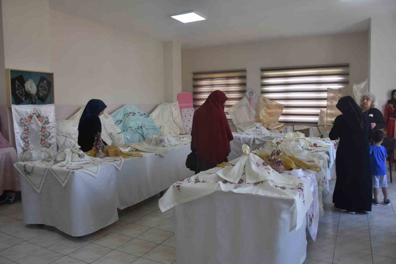 Şahinbey’de ana sınıfı öğrencileri ve kursiyerlerden sergi