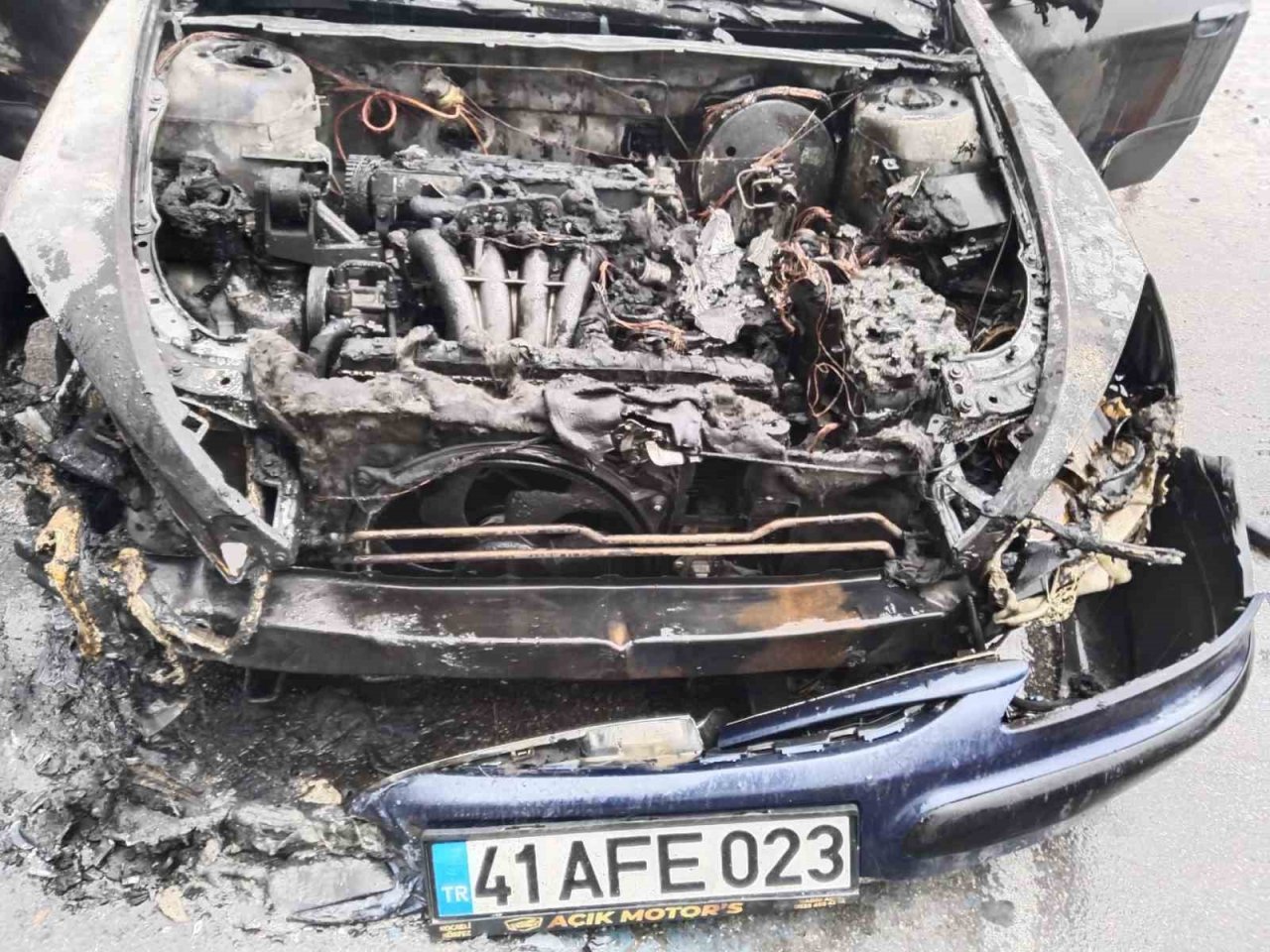 Seyir halindeyken alev aldı, itfaiyenin müdahalesi faciayı önledi