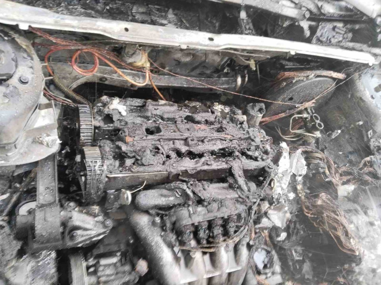 Seyir halindeyken alev aldı, itfaiyenin müdahalesi faciayı önledi