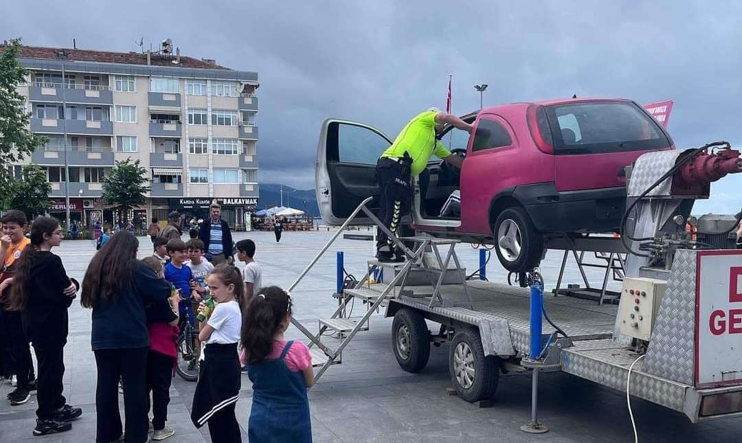 Simülasyon Aracı ile emniyet kemeri eğitimi