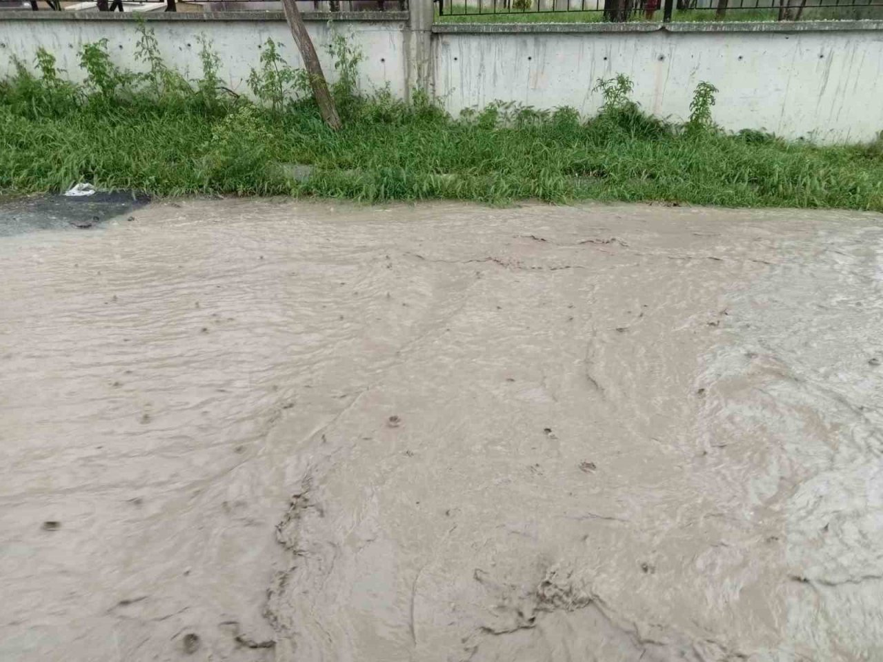 Ankara’da sel hayatı durma noktasına getirdi