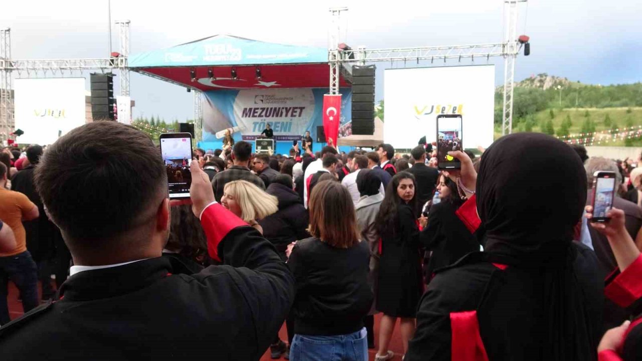 TOGÜ mezunlarını konser ile uğurladı
