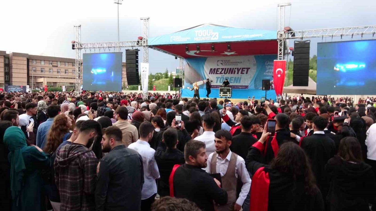 TOGÜ mezunlarını konser ile uğurladı