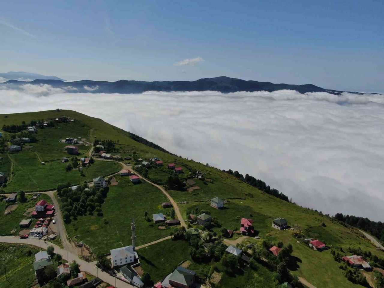 Trabzon’un yaylalarından eşsiz bulut denizi manzaraları