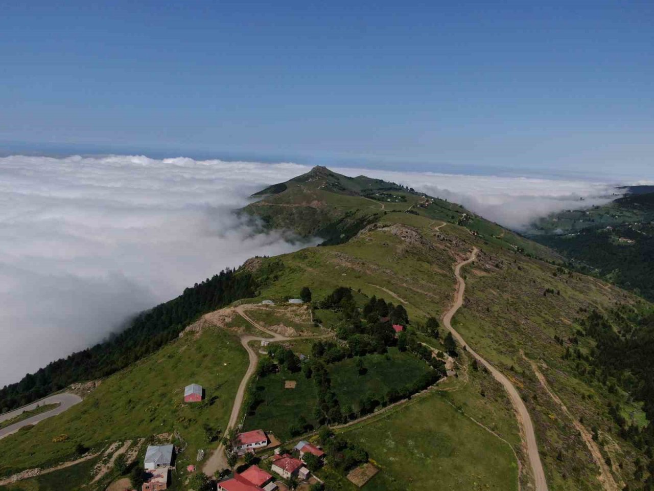 Trabzon’un yaylalarından eşsiz bulut denizi manzaraları