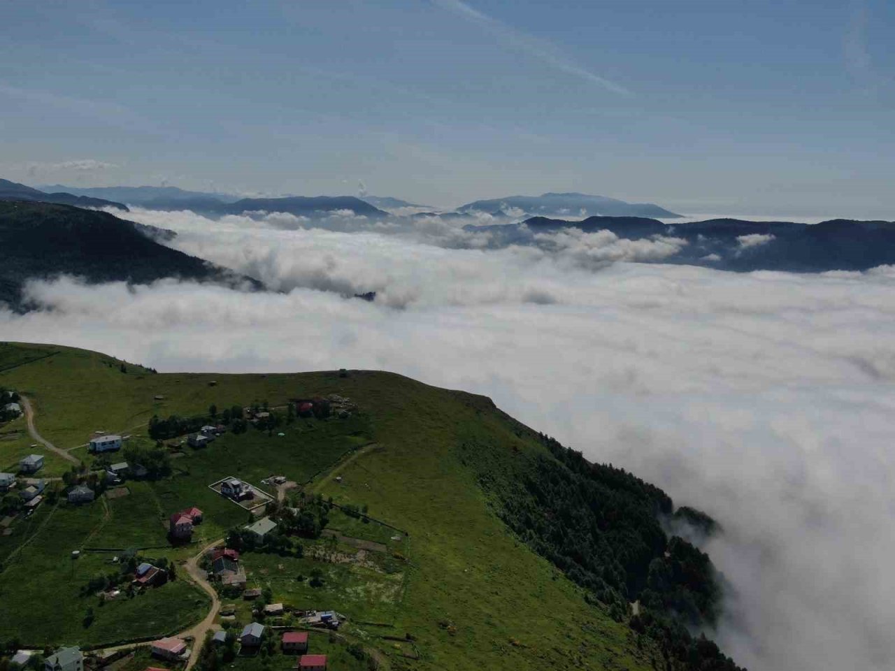 Trabzon’un yaylalarından eşsiz bulut denizi manzaraları