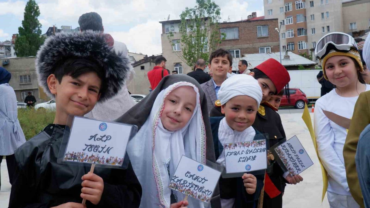 Tarih yazan çocuklar büyüledi