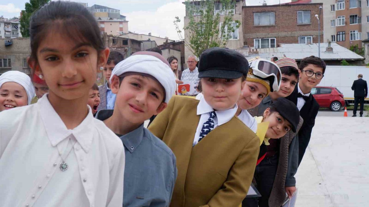 Tarih yazan çocuklar büyüledi