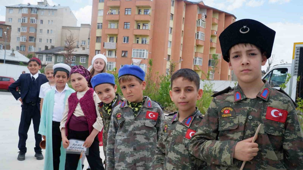 Tarih yazan çocuklar büyüledi