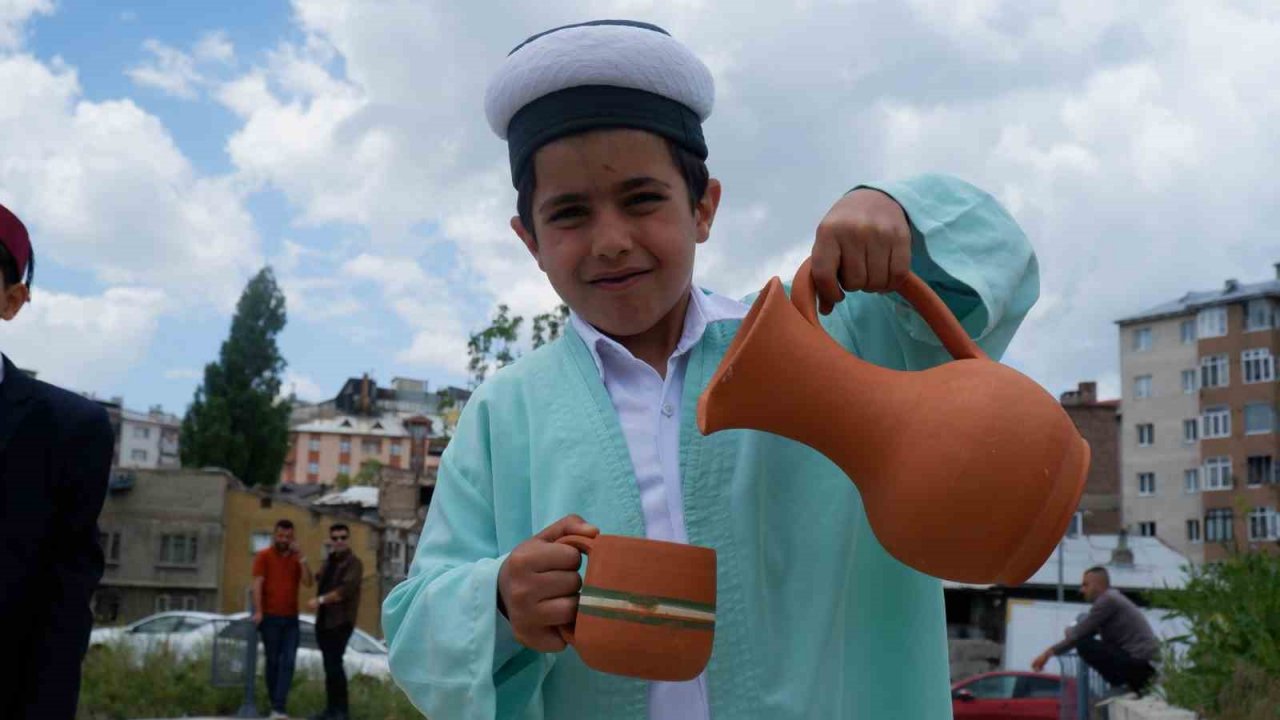 Tarih yazan çocuklar büyüledi