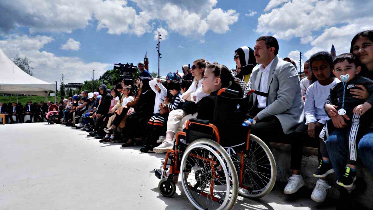 Tarih yazan çocuklar büyüledi