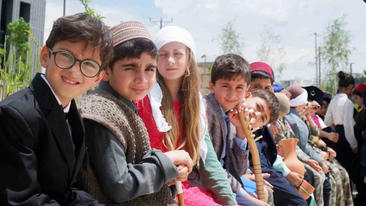 Tarih yazan çocuklar büyüledi