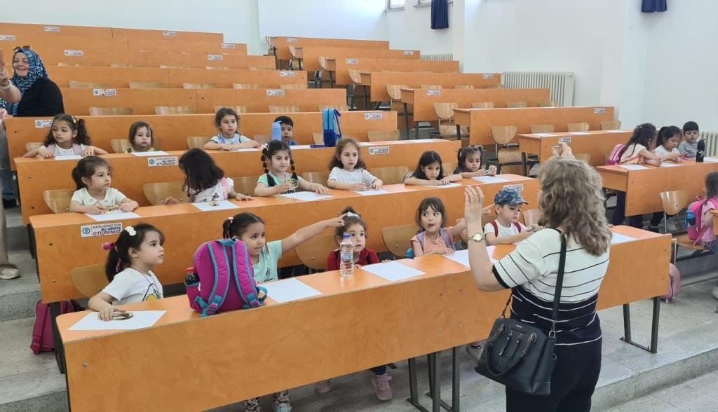 BARÜ’nün çocuklara ‘böcekleri sevdiren’ projesi renkli görüntülere sahne oldu