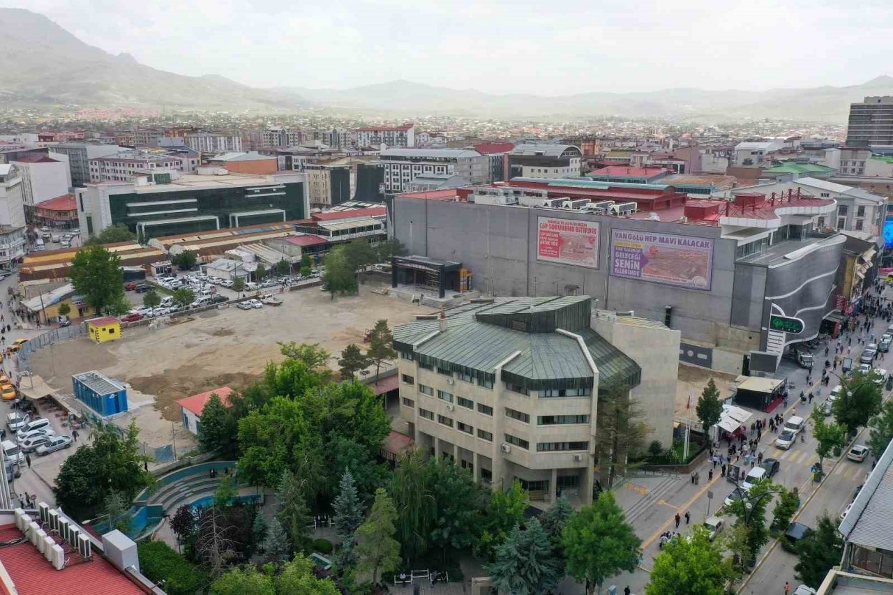 Van, kent meydanına kavuşuyor