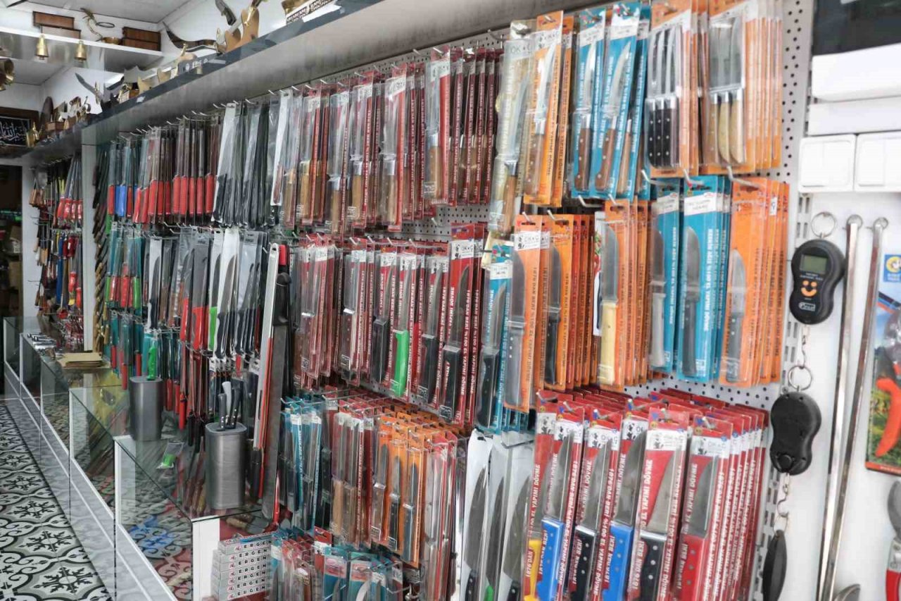 Tescilli Maraş bıçakları kurbana hazır