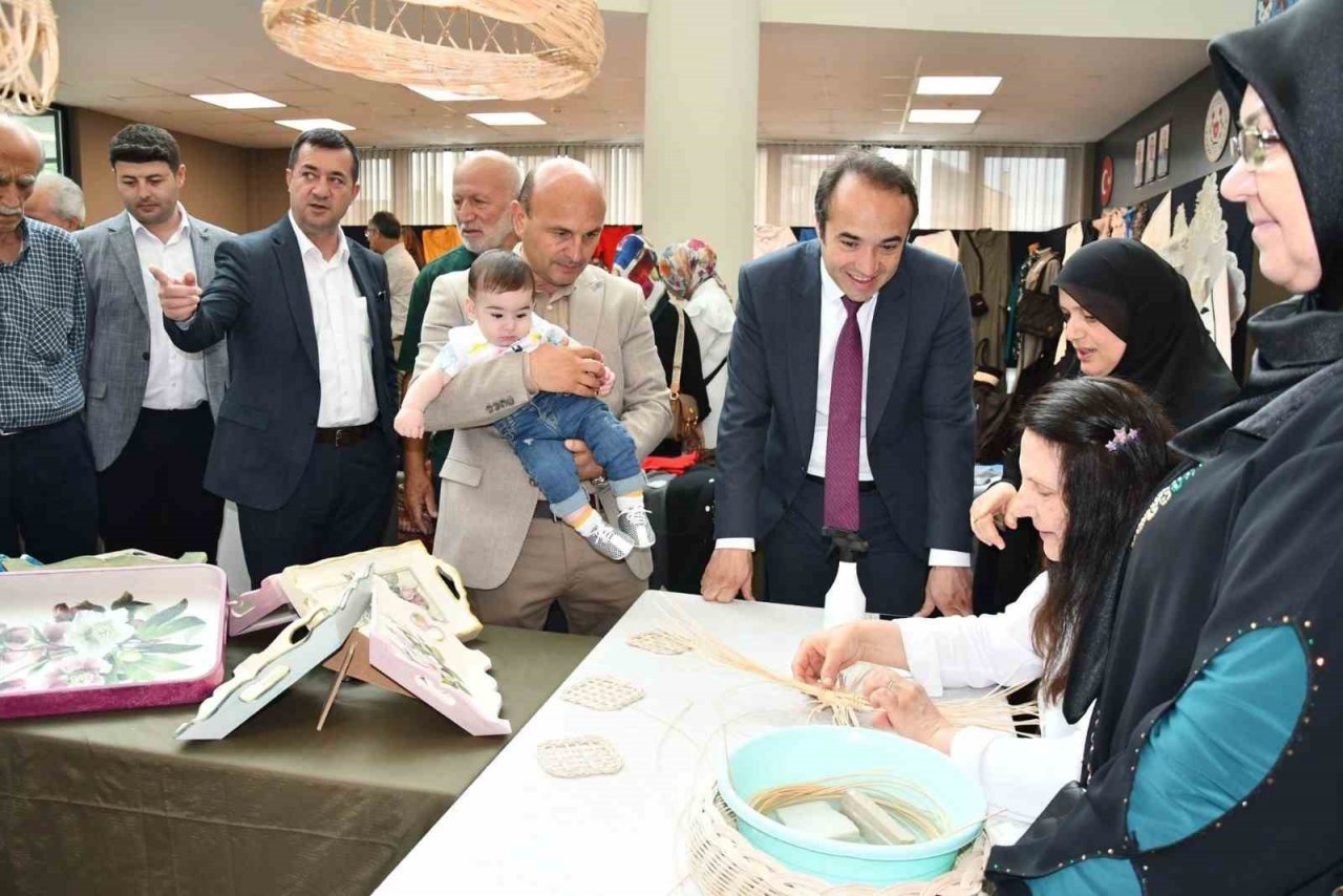 Altınova’da Meslek Edindirme Kursu yılsonu sergisi göz kamaştırdı