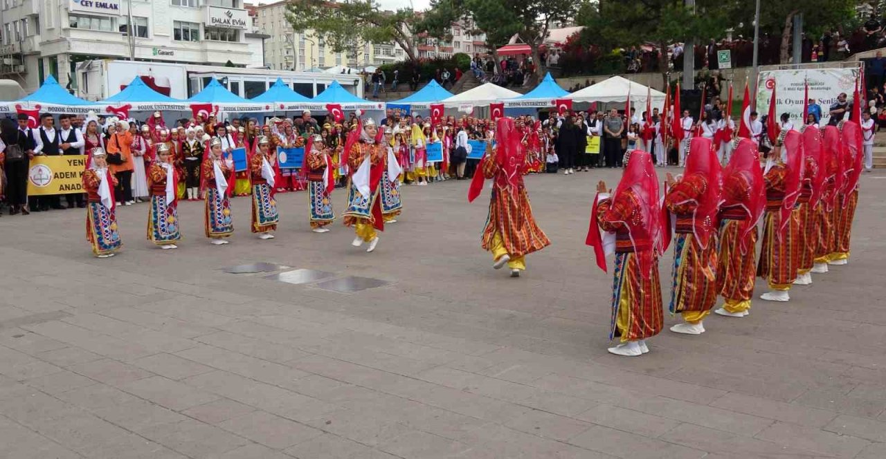 Yozgat’ta Halk Oyunları Şenliği düzenlendi
